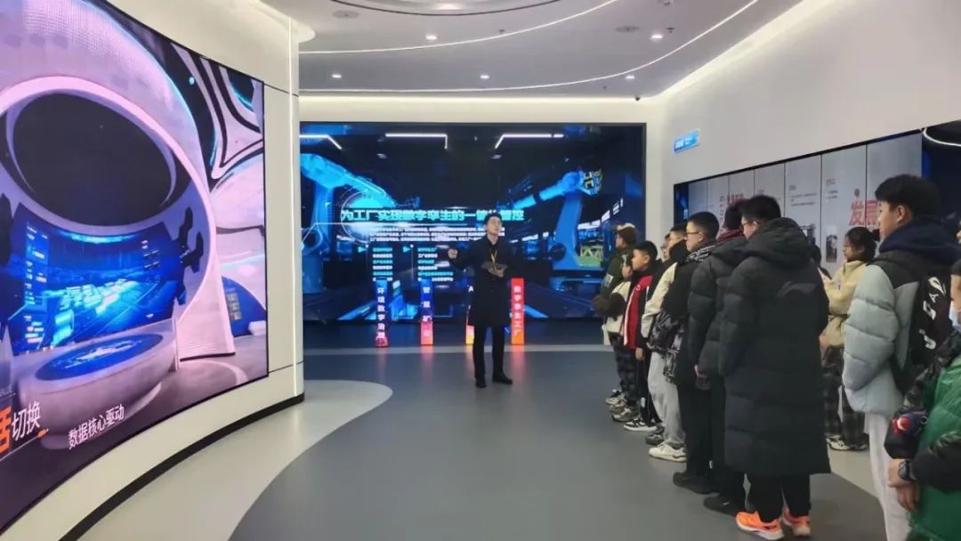 践行公益 彰显担当！！！z6com·尊龙凯时数字联合爱心组织举办数字科普体验活动